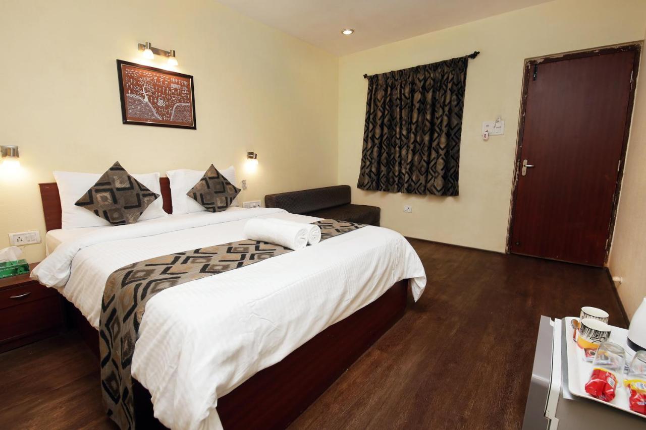 Westend Hotel Matheran Exterior photo